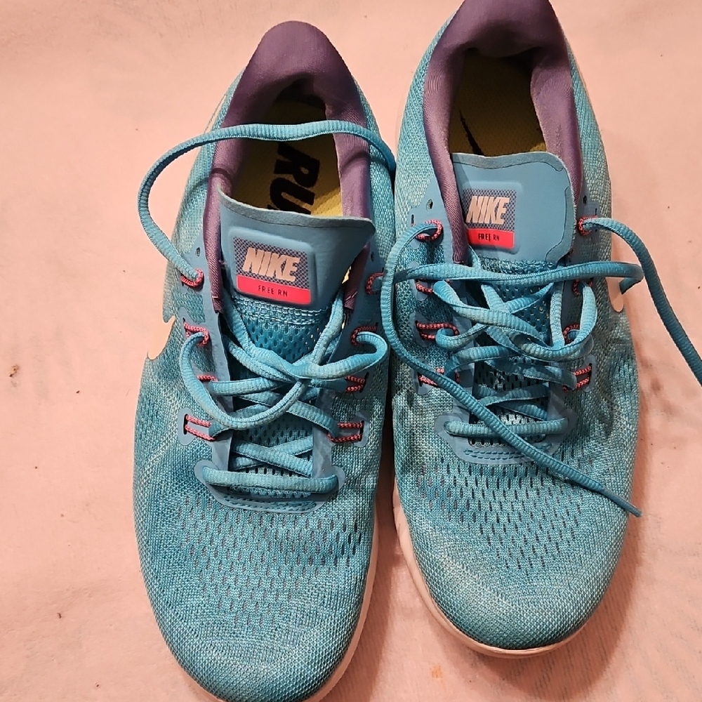 Nike Women's Teal and Purple Athletic Shoes